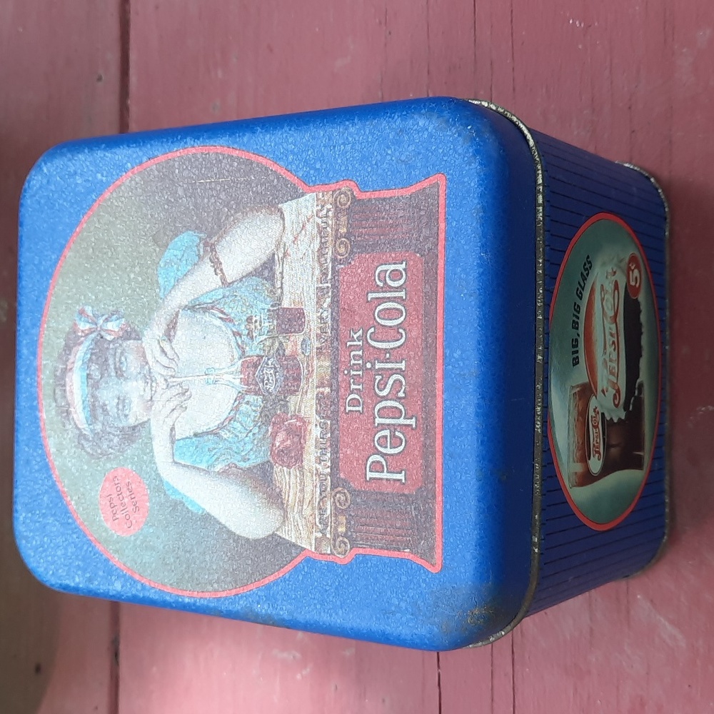 Vintage Metal Pepsi-Cola tin, Collector's Series
